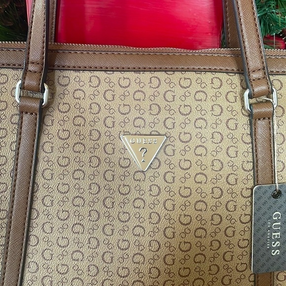 Brand New Guess Mandrake Travel Bag Large Zippered Shoulder Tote Purse in Mocha - Picture 5 of 14